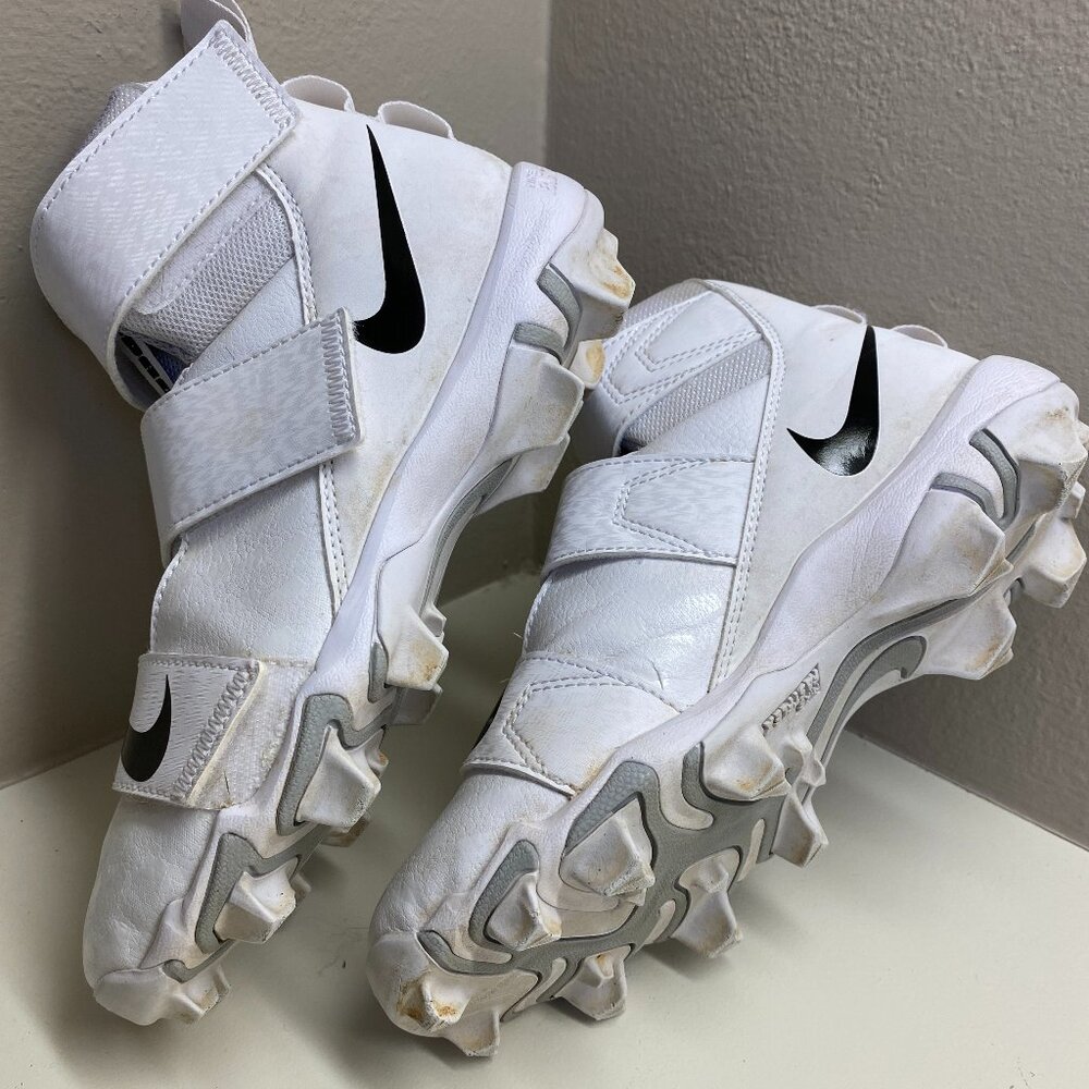 Nike Kids Force Savage Shark 2 (Boys 3.5Y)